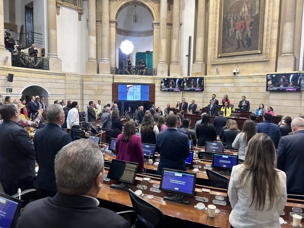 Senado aprueba en segundo debate la restricción de profesiones a